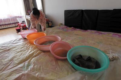盐城楼上漏水，住户失联，小区没物管，业主维权难！律师来支招……